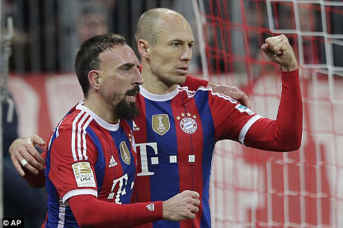 Arjen Robben ghi bàn thắng thứ 100, Bayern Munich thắng Freiburg 2-0