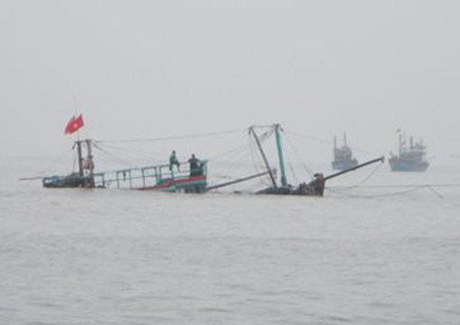 Cứu kịp thời 10 ngư dân tàu cá của Bình Định