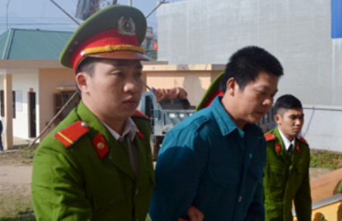 Mẹ vắng nhà, bố bắt con gái 9 tuổi…làm vợ
