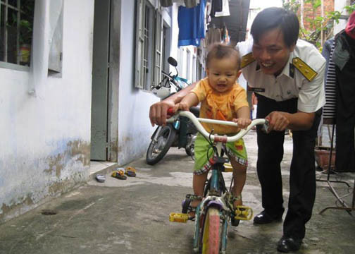 Cuối năm, thăm nhà những người lính biển