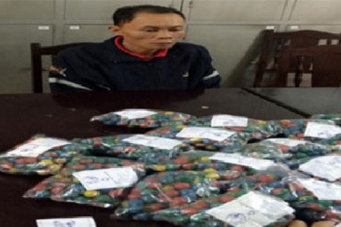 Hàng nghìn quả pháo, bánh pháo bị thu giữ vào ngày đầu năm mới