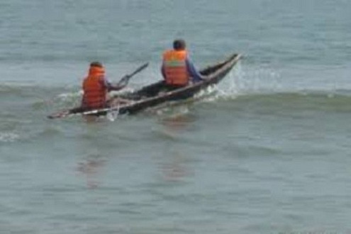 Nỗ lực tìm kiếm ngư dân bị rơi xuống biển