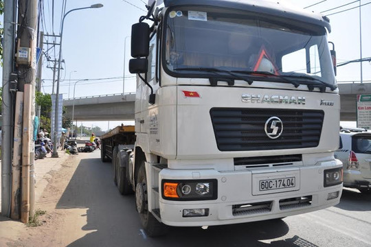 TP. HCM: Va chạm xe máy ngược chiều, hai người nguy kịch