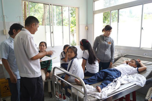 Hàng chục học sinh sốc phản vệ sau khi tiêm phòng sởi - rubella