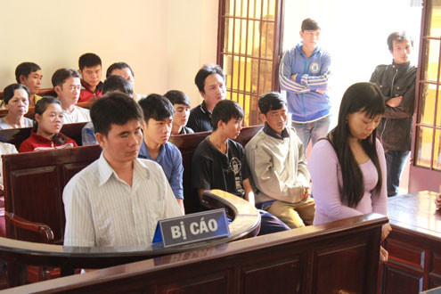 Lãnh án 12 năm tù vì đâm người yêu 21 nhát