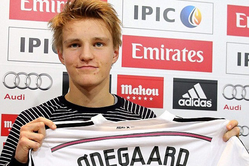 Thần đồng bóng đá Odegaard và những pha đi bóng ảo diệu