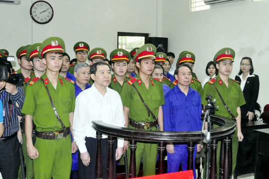 Xây dựng các quy định của BLTTHS về thẩm quyền của Tòa án trong việc xác minh, thu thập, bổ sung chứng cứ