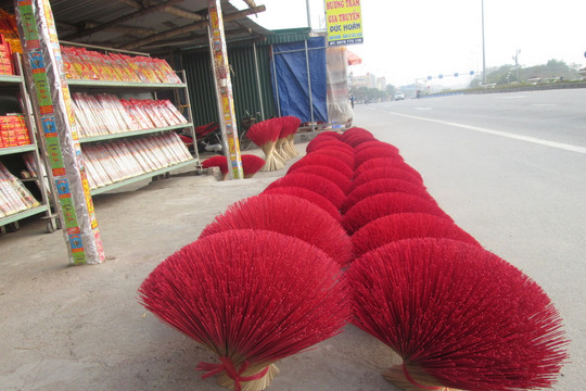 Nhộn nhịp làng hương
