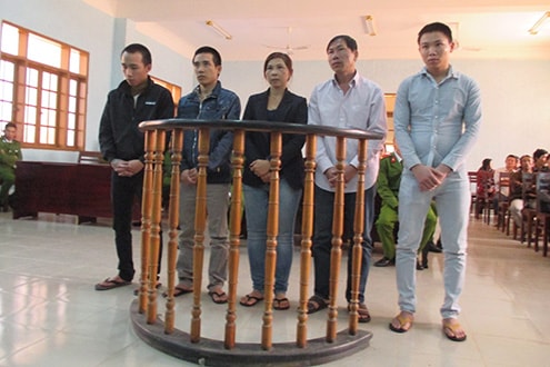 Cha mẹ tiếp tay cho con buôn bán hàng cấm, cả gia đình "dính" án