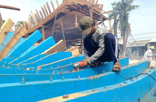 Một ngư dân tử nạn trong lúc sửa máy tàu