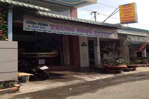 Chủ tiệm vàng hành hung, giam lỏng phóng viên Báo ĐS&PL