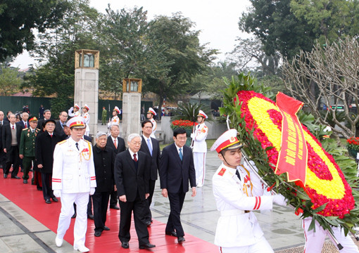 Lãnh đạo Đảng, Nhà nước vào Lăng viếng Chủ tịch Hồ Chí Minh nhân dịp kỷ niệm 85 năm thành lập Đảng