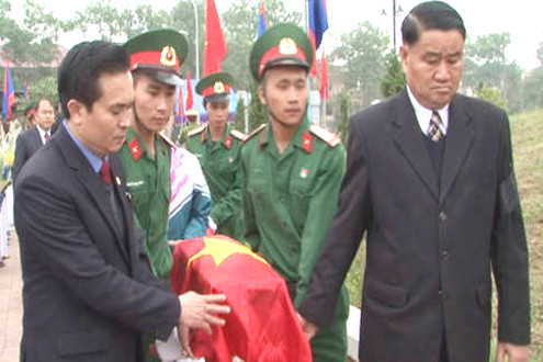 An táng 48 bộ hài cốt liệt sĩ tình nguyện về đất mẹ