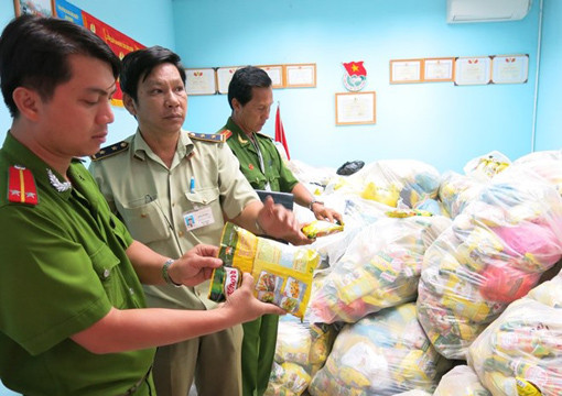 Hàng giả trong quà Tết tặng công nhân