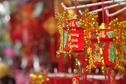 Phố Hàng Mã "nhuộm đỏ" đón Tết Ất Mùi