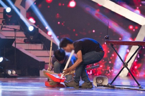 Bán kết Vietnam's Got Talent: Kính vỡ tan trên sân khấu
