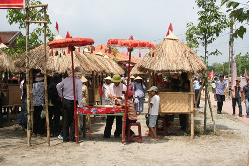 Thú chơi đu, chơi bài chòi trong ngày Tết ở Thừa Thiên - Huế