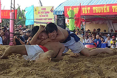 Lễ hội đấu vật Làng Sình đầu năm tại Thừa Thiên Huế