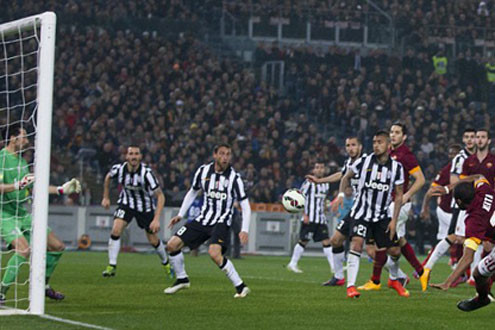 Cận cảnh AS Roma cầm hòa Juventus ở vòng 25 Serie A