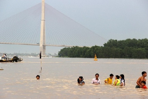 Chết đuối vì tắm sông...lấy may