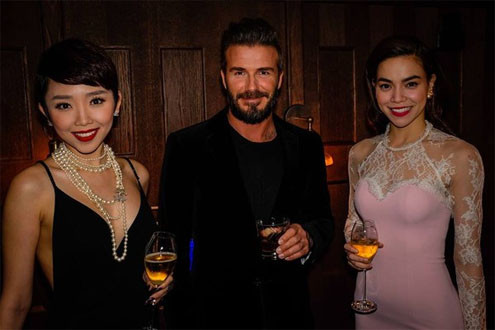 Tóc Tiên, Hà Hồ thi nhau post ảnh chụp cùng David Beckham trong bữa tiệc tại London