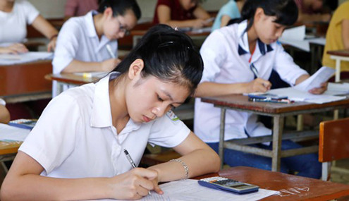 Đề thi THPT môn ngoại ngữ có thêm phần tự luận: Học sinh hoang mang