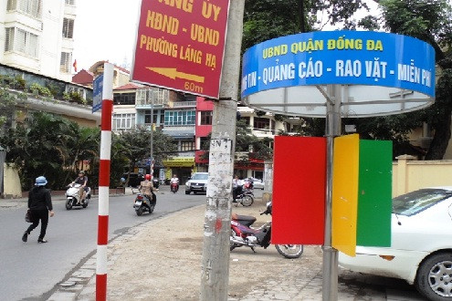 Hà Nội: Nhếch nhác dán, vẽ quảng cáo, rao vặt trên các tuyến phố