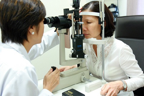 Nguy cơ thiên đầu thống tăng cao do lạm dụng thuốc nhỏ mắt