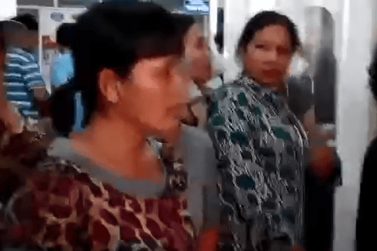 Làm loạn viện K vì bác sĩ bảo: Muốn nhanh thì đưa 200 nghìn, không thì 10 ngày nữa