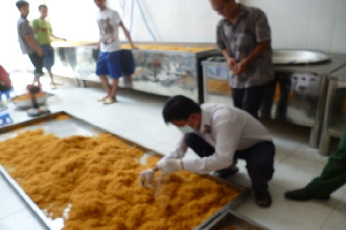 TP.HCM: Phát hiện cơ sở sản xuất chà bông gà “chui”
