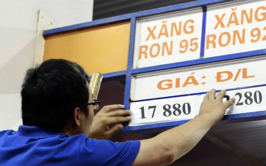 Tăng giá xăng, điện: Lựa chọn phương án tác động bất lợi thấp nhất