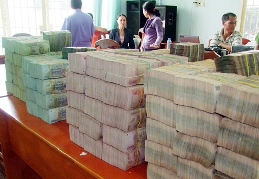 Vào tù vì vận chuyển hơn 18 tỷ đồng qua biên giới