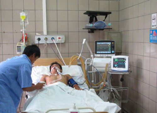 Thủng thực quản vì nhầm thuốc diệt cỏ là nước giải khát