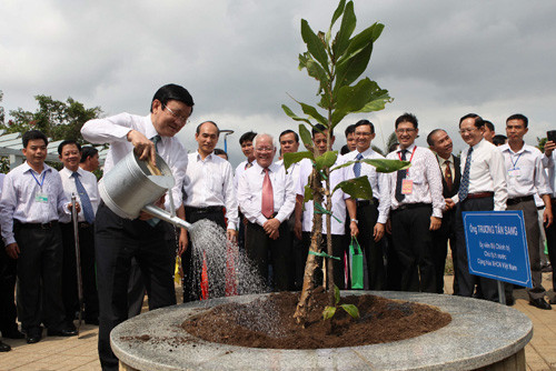 Chủ tịch nước dự lễ khánh thành Dự án cải tạo kênh và đường dọc kênh Tân Hóa - Lò Gốm