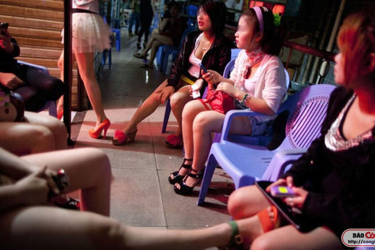Cận cảnh những cô gái Việt trong động dâm kinh hoàng bậc nhất miền biên