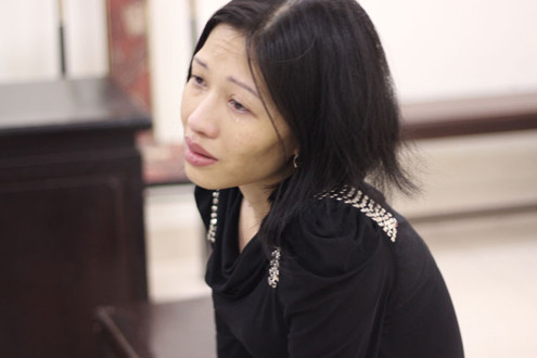 Vợ "nối nghiệp" chồng vào tù, hai con dại bơ vơ