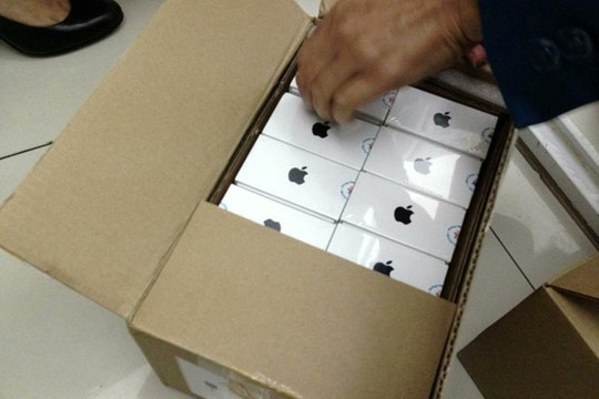 Tịch thu 15 điện thoại iPhone 5 không rõ nguồn gốc