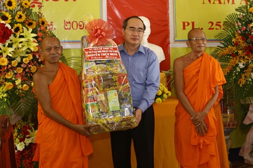 Chủ tịch Ủy ban Trung ương MTTQ Việt Nam chúc Tết cổ truyền Chôl Chnăm Thmây