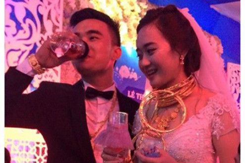 Xôn xao đám cưới của đôi uyên ương đeo đầy vàng ở Hà Tĩnh