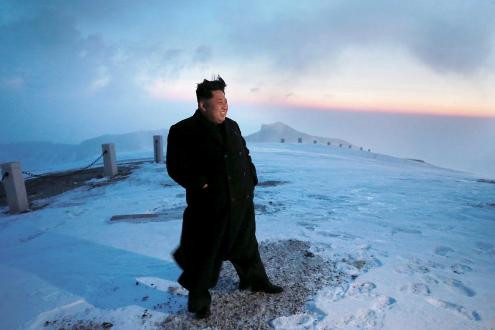 Kim Jong-Un chinh phục đỉnh núi cao nhất Triều Tiên