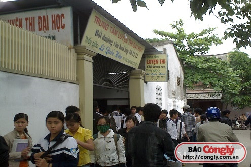 Lò luyện thi ĐH, CĐ: Vắng như...chùa Bà Đanh