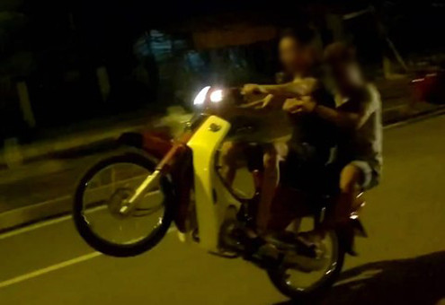 Hà Nội: Đánh võng bốc đầu, 2 thanh niên chết thảm trong đêm
