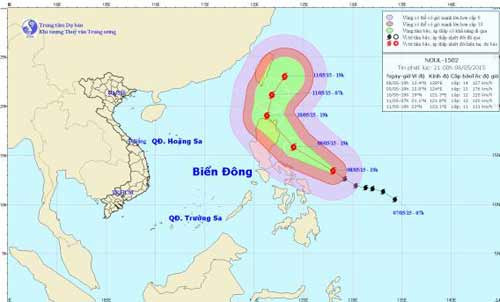 "Siêu bão" Noul giật cấp 17 đang hướng về Biển Đông