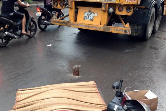 Đi mua bánh sinh nhật cho con, người phụ nữ bị tai nạn thương tâm