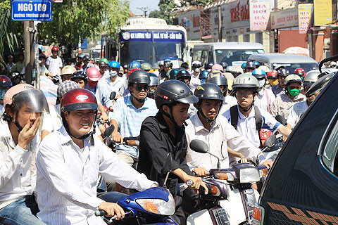 Nắng nóng trên 38 độ C mở rộng ra Tây Bắc Bộ, Bắc Biển Đông mưa dông