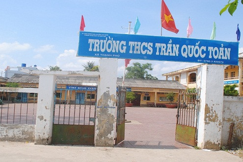 Cà Mau: Bị đình học 1 năm, nữ sinh lớp 8 tự tử