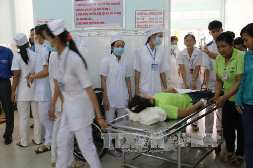 Hít phải khí độc, 10 công nhân bất tỉnh