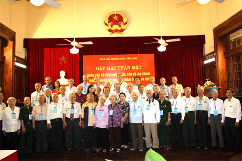 Bí thư TW Đảng, Chánh án TANDTC Trương Hòa Bình gặp mặt thân mật Đoàn cán bộ tiền khởi nghĩa, cán bộ lão thành TP.HCM