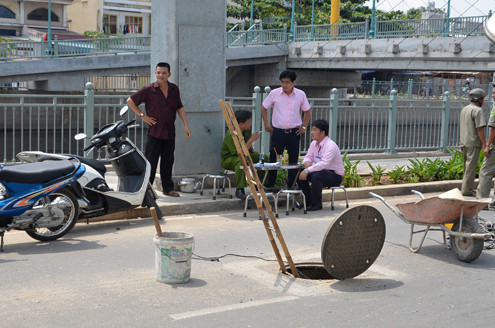 Nổ lớn tại hố ga, 3 người bị thương