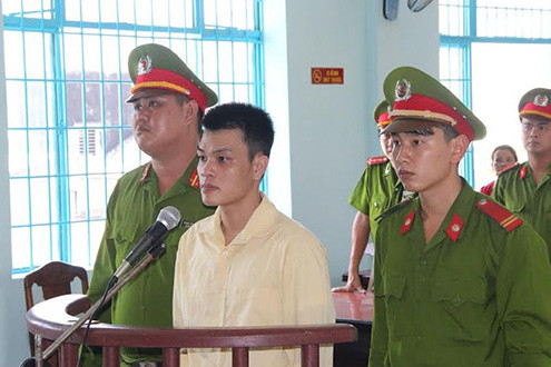 Đâm bạn thấu ngực vì bị thách thức mời nhậu